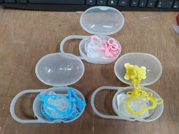 Silica gel children's pacifier, protective storage box, chain BABY Chain CHUSNI / Teether CN -1pcs  (Any Color)
