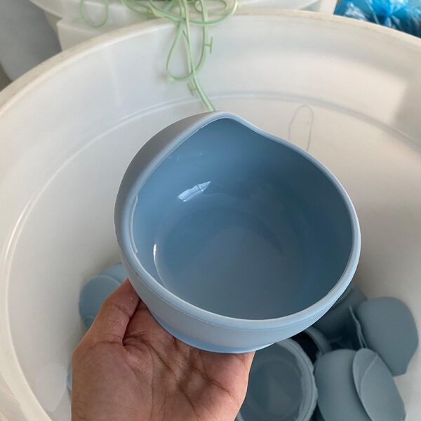 Children's silicone bowl with wooden handle fork and spoon three-piece set baby food bowl anti-fall suction cup bowl baby tableware set (Any Color) - Image 19