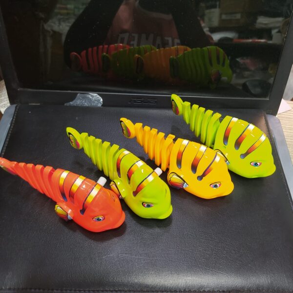 Clockwork plastic fish Simulation animal plush jumping stail children's toys -1pcs (Any Color) - Image 3