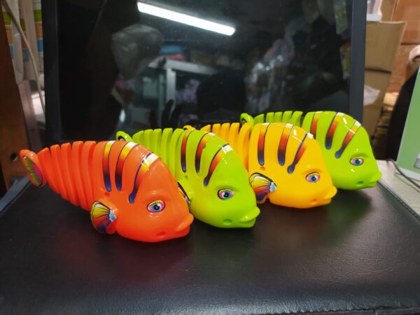 Clockwork plastic fish Simulation animal plush jumping stail children's toys -1pcs (Any Color) - Image 7
