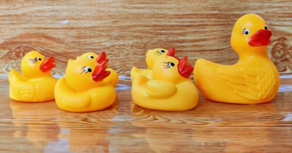 5pcs-Floating Duck Bath Toys with Squeezing sound - Image 2
