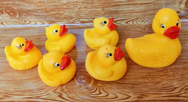 5pcs-Floating Duck Bath Toys with Squeezing sound