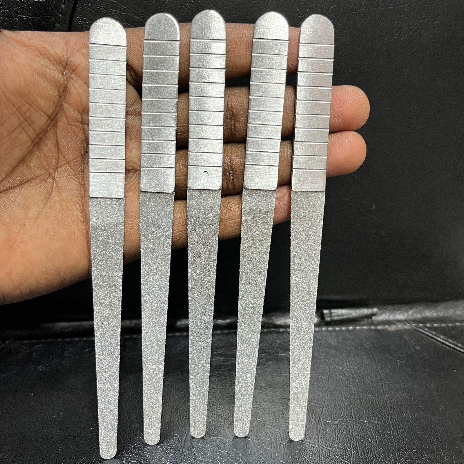 Nail Shiner made of metal Nail polishing -1pcs (Any Color)