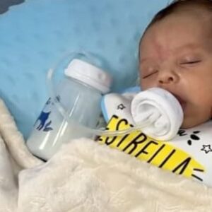 Hand-Free Baby Bottle 150ml Standard Diameter Pp Material Baby Bottle Mother and Baby Straw Milk bottle -1pcs( Any Color)